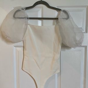 White bodysuit with puff sleeves large